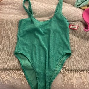 One piece bathing suit. Color:Green
